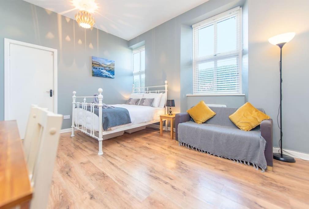 Clonbur House - Studio Village Apartment 골웨이 외부 사진