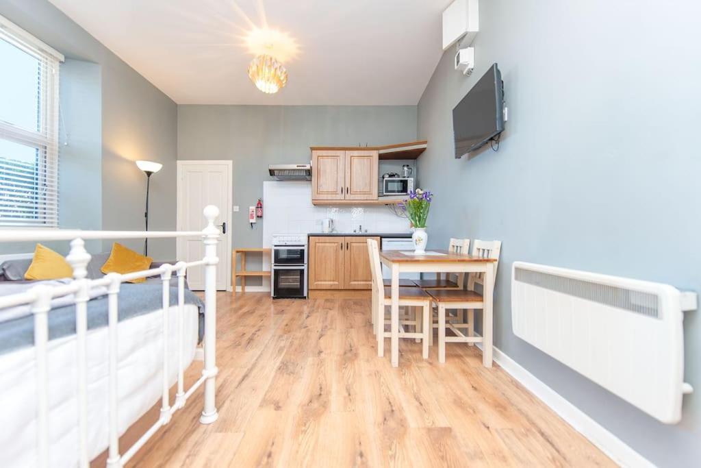 Clonbur House - Studio Village Apartment 골웨이 외부 사진