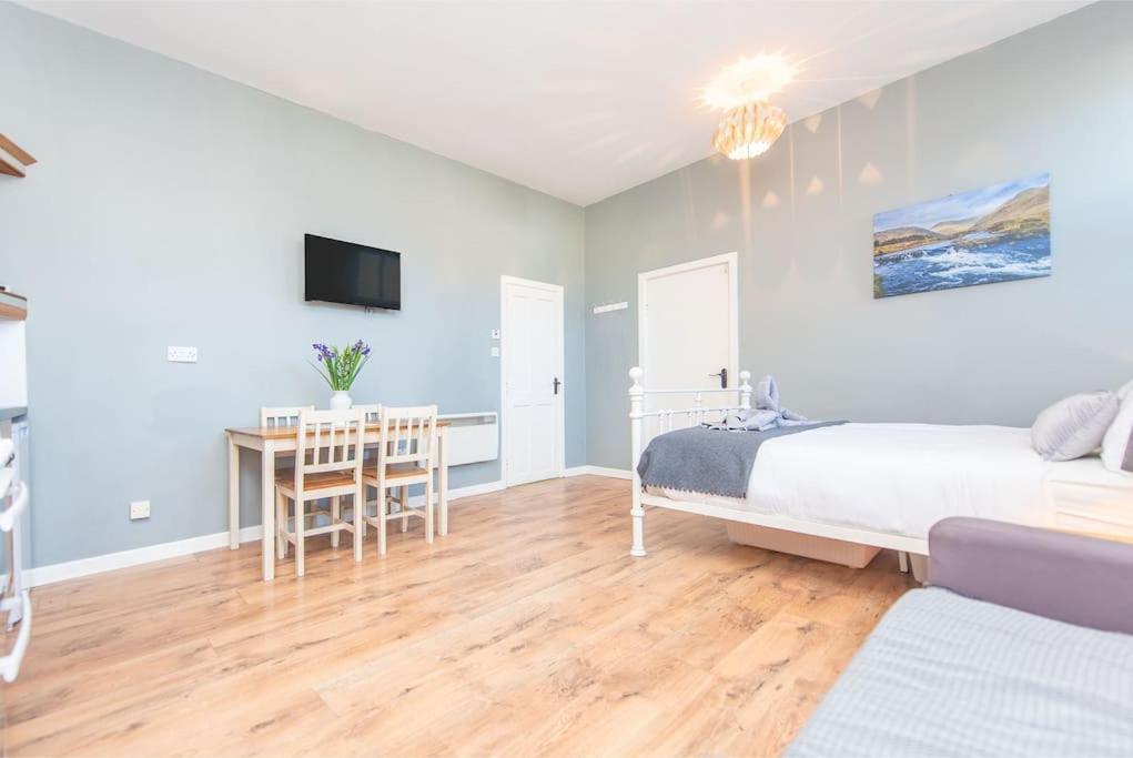 Clonbur House - Studio Village Apartment 골웨이 외부 사진